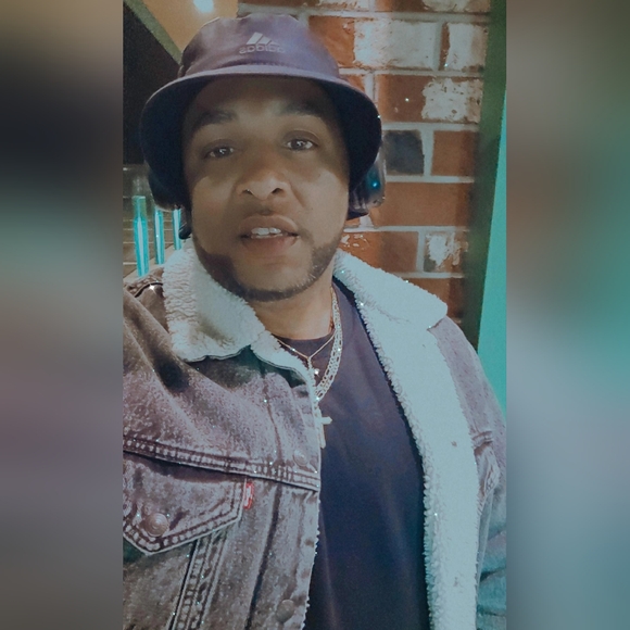 Meet your Posher, Jay - Picture 2 of 4